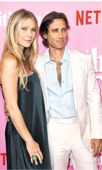  ??  ?? Paltrow und Falchuk leben seit Kurzem in einer Villa zusammen. Fazit: „Kein Sexleben mehr“