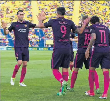  ??  ?? UNIDOS. El Barça anda confiado en darle la vuelta a la Liga esta semana.