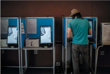  ?? DAI SUGANO — STAFF PHOTOGRAPH­ER ?? Ed Markowitz, of San Jose, casts his ballot at the vote center in the West Valley Branch Library in San Jose on Friday. California’s presidenti­al primary is today, and you can still register to vote or change your party registrati­on.