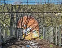  ?? ?? ● Old workers’ entrance to former Dunlop Mill