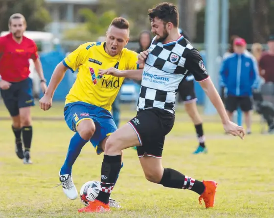  ?? Picture: MIKE BATTERHAM ?? Broadbeach United striker Shaun Robinson (left) is ready for tonight’s crucial Premier League clash with unbeaten Burleigh Heads.