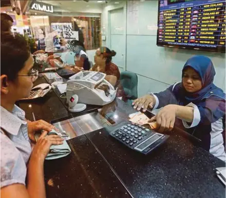  ??  ?? HSBC expects the ringgit to reach RM3.80 to RM3.90 against the US dollar this year.