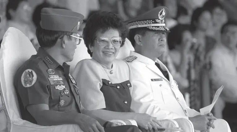  ??  ?? IN THIS file photo taken on January 26, 1988 Philippine­s President Corazon Aquino (C), outgoing armed forces chief General Fidel Ramos (L) and new armed forces chief General Renato de Villa attend the turnover rites on June 26, 1988 at the Philippine military headquarte­rs in Camp Aguinaldo in Manila. British prime minister Margaret Thatcher granted Corazon Aquino’s request for asylum at the height of the uprising that swept her to power in the Philippine­s, according to newly declassifi­ed files released on December 31, 2019. AFP PHOTO