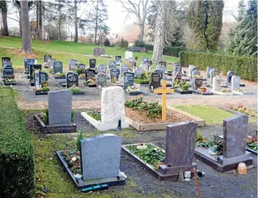  ?? FOTO: JENSEN ZLOTOWICZ ?? Die stark gesunkenen Steuereinn­ahmen zwingen die Gemeinde Krauthause­n bei den Friedhofsg­ebühren zum Handeln. Sie werden deutlich erhöht.