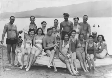  ?? ?? Beachgoers at Lake Elsinore in 1946. Photo courtesy of the Walter L. Gordon Jr. Collection of William Beverly Jr.