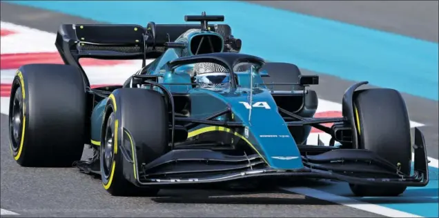  ?? ?? Fernando Alonso pilota el Aston Martin ayer en el test de Abu Dabi en el circuito de Yas Marina.