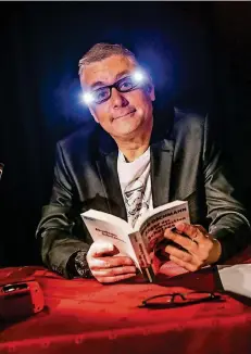  ?? RP-FOTO: HANS-JÜRGEN BAUER ?? Der Komiker Ingo Oschmann sprach in seiner Show über seine Wahl-Heimat Düsseldorf und sein neues Buch.