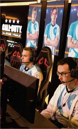  ?? BRIAN VAN DER BRUG / LOS ANGELES TIMES 2016 ?? Cloud 9 Eclipse faces off against Dream Team in Call of Duty World League play in Burbank, Calif. Among teens and young adults, watching other people play video games is just as popular as playing games themselves.