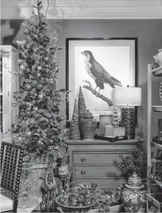  ?? Courtesy photos ?? A second tree with citrus-colored small ornaments brightens a corner of the room.