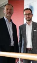  ?? SVEN DILLEN
FOTO ?? Bert Bleukx, specialist in cyberbevei­liging (links), en Bart Lodewyckx van Unizo Limburg: “Niemand is veilig voor cybercrimi­nelen.”