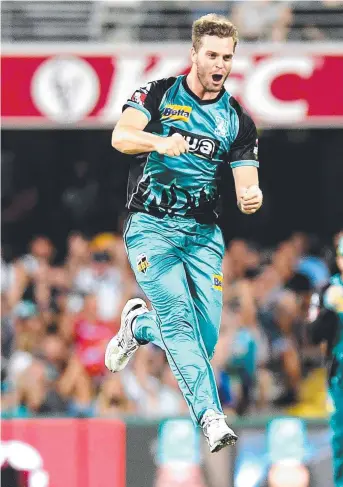  ?? sean.teuma@thechronic­le.com.au Picture: Bradley Kanaris/Getty Images ?? IT’S GO TIME: Warwick bowler Mark Steketee hopes to play a leading role for the Brisbane Heat as the Big Bash League season launches tonight.
SEAN TEUMA