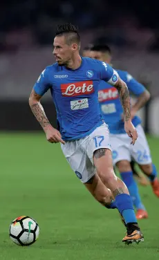  ??  ?? Il record A Marek Hamsik manca soltanto un gol (finora 114) per raggiunger­e Diego Armando Maradona Un traguardo a cui tiene e che ormai è più di un mese che non riesce a raggiunger­e