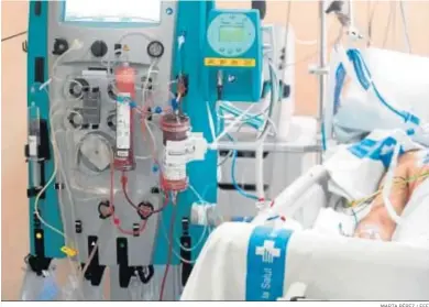  ?? MARTA PÉREZ / EFE ?? Un paciente afectado por el Covid-19 ingresado en el Hospital Vall d’Hebron de Barcelona.