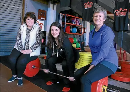  ?? PHOTO: AMY BAKER/FAIRFAX NZ ?? Sisters Phyllis Nicol (left) and Iris Greenland (right) and Jess Greenland.