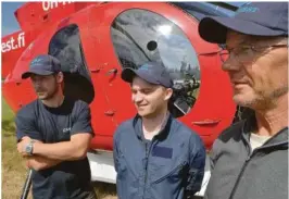  ??  ?? HELIWEST: Her er tre av staben. Fra venstre «task specialist» Georg Falkstedt, systemoper­atør Leszek Duda og pilot Esko Mauranen.