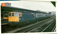  ?? ?? 2
2: In June 1989, Rail blue 33211 pauses at Reading with a rake of Mk 2 stock.
COLOUR RAIL