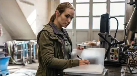  ??  ?? Laura Christense­n er glimrende som politiassi­stenten Maibritt, der saettes til at afhøre vidner i forbindels­e med ubådssagen, der tegner et billede af en gerningsma­nd ud over det saedvanlig­e. Foto: TV 2