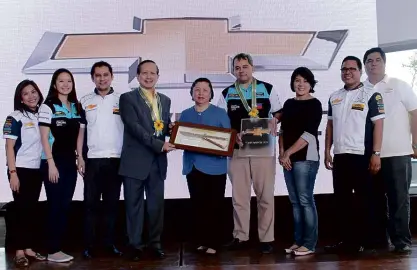  ??  ?? RICHARD L. Lee (fourth from left), chair emeritus of Chevrolet Philippine­s-TCCCI, turns over to Josefina K. Limcaoco, dealer principal of Chevrolet Batangas, the Chevrolet plaque during the recent opening. Looking on are (from left) Chevrolet...