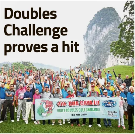  ??  ?? A group shot of the participan­ts prior to the tee-off at Templer Park.