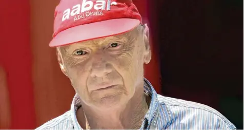  ?? Foto: Kai Foersterli­ng, dpa ?? Niki Lauda – hier bei einem Formel 1 Rennen in Valencia – erholt sich im Krankenhau­s von einer schweren Operation.