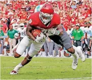  ?? [PHOTO BY STEVE SISNEY, THE OKLAHOMAN] ?? Oklahoma wide receiver CeeDee Lamb was called for targeting in the second quarter of OU’s win against Tulane.