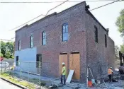  ?? ?? When work on the building is completed, the ground floor will be a grocery store for the community, and the upper floor is scheduled to house various offices for community services.