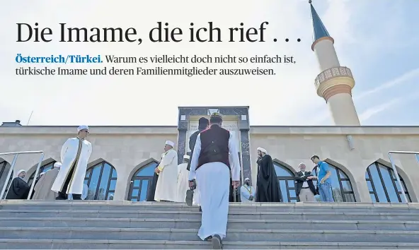  ?? [ APA/ Neubauer ] ?? Heile Welt: Vor einem Jahr haben 300 Imame der Islamische­n Glaubensge­meinschaft in Österreich in Wien eine Deklaratio­n gegen Extremismu­s unterzeich­net.