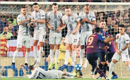  ??  ?? Barcelona striker Luis Suarez’s low freekick is blocked by Inter midfielder Marcelo Brozovic, tactically lying behind the wall, during their Champions League match.