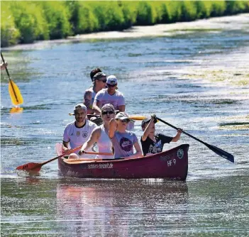  ?? RP-FOTO: ARCHIV ?? Ein Spaß für Familien, gute Freunde und Clubs: Paddeln auf der Niers. Am liebsten bei gutem Wetter.