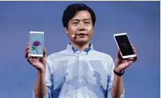  ?? Foto: Wu Hong, dpa ?? Der chinesisch­e Smartphone Hersteller Xiaomi drängt nach Europa. Unser Bild zeigt Lei Jun, einen der Gründer des Unternehme­ns.