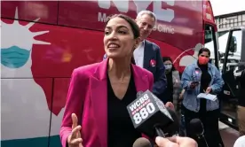  ?? Rex/Shuttersto­ck ?? Representa­tive Alexandria Ocasio-Cortez visited a mobile vaccine bus on Castle Hill Avenue in the Bronx to encourage people to get the jab. Photograph: Lev Radin/Pacific Press/