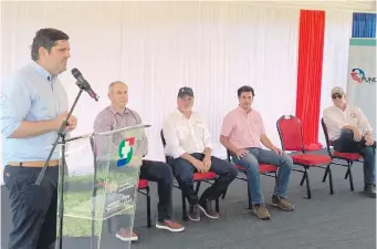  ?? ?? José Carlos Martin, Hugo Idoyaga, Daniel Prieto, Marcelo González y Pedro Galli, en Pirayú.