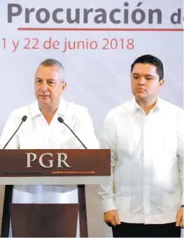  ?? ESPECIAL ?? Víctor Carrancá (izquierda), fiscal de Puebla y vocero de la conferenci­a.