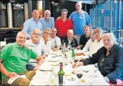  ??  ?? LEYENDAS. De pie, Corbalán, Lolo Sainz, Cabrera y Rullán. Sentados, Brabender, Paniagua, Prada, Vicente Ramos, Ferrándiz, Cristóbal Rodríguez, Sevillano, Toncho Nava y Emiliano.