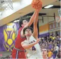  ?? MICHAEL CHOW/THE REPUBLIC ?? Mesa High’s Kota Benson (4) is defended by Mountain View’s Nate Bogle (42) at Mesa High School on Jan. 31.