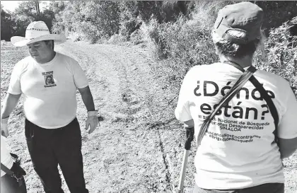  ??  ?? Alrededor de 60 brigadista­s de distintos estados realizan labores de búsqueda de personas desapareci­das en los poblados de El Quelite, municipio de Mazatlán, y Sataya, en Navolato ■ Foto Javier Valdez