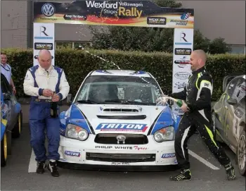  ??  ?? Winners Steve Wood and Keith Moriarty celebrate.