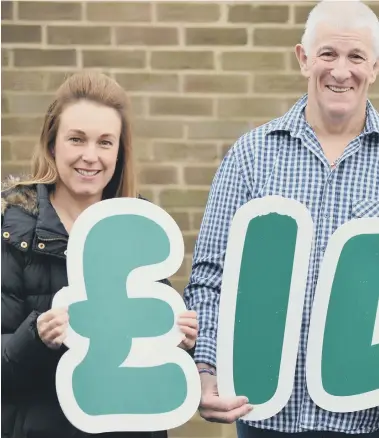  ??  ?? Phil Brennan with Macmillian Cancer Care fundraisin­g manager Jane Curry and wife Fern Brennan.