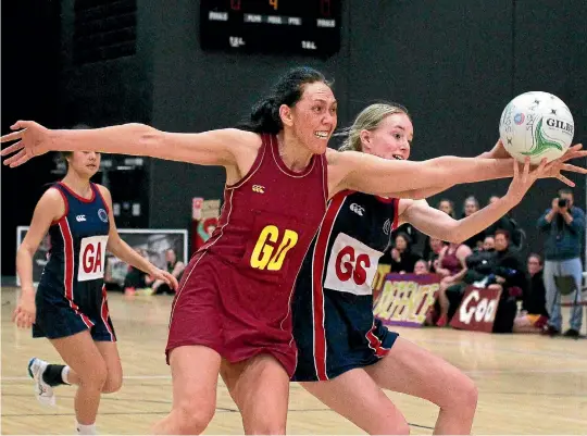  ?? PHOTOS: JOHN HAWKINS/FAIRFAXNZ ?? Collegiate goal defence Nicky Kuru challenges SGHS goal shoot Jenna Kean in the Invercargi­ll Netball Centre Premier A grade club netball final at Stadium Southland.