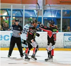  ?? Foto: Plate ?? Die Zimmermann Brüder gingen angeschlag­en für den EHC Königsbrun­n in die Partie gegen Freising, erspielten aber zusammen zwei Treffer.