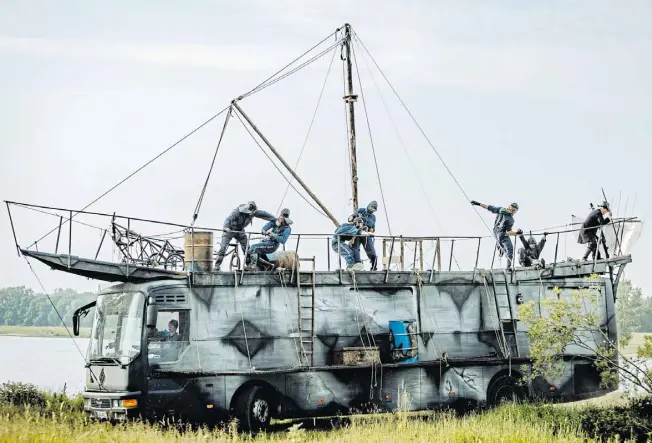  ?? Foto: Kina Becker ?? Die Freie Bühne Wendland präsentier­t den Klassiker „Moby Dick“rund um die Themen Hass und Rache. Das Ensemble wird im September unter freiem Himmel am Alten Güterbahnh­of spielen.