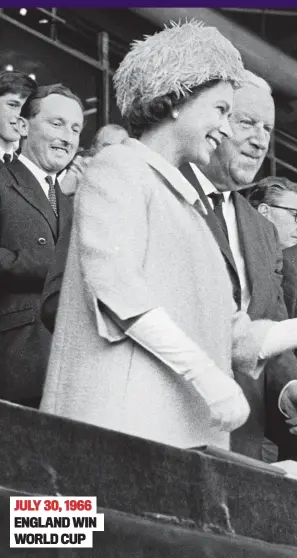  ?? ?? JULY 30, 1966 ENGLAND WIN WORLD CUP
Send her victorious: the Queen presents captain Bobby Moore with