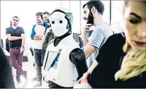  ?? XAVIER CERVERA ?? REEM, una máquina con aspecto de humano de Pal Robotics