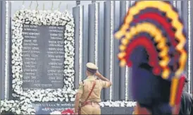  ?? REUTERS ?? A policeman pays his respects at a 26/11 memorial on the 10th anniversar­y of the attacks, in Mumbai on Monday.
