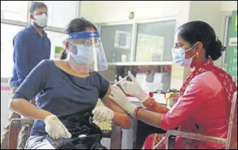  ?? PTI ?? A medico administer­s a dose of Covid-19 vaccine to a woman during the third phase of inoculatio­n drive in Gurugram on Sunday.