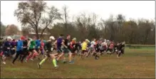  ?? GLENN GRIFFITH PHOTO ?? The start of the Revolution­ary Run in Ft. Hardy Park on Saturday.