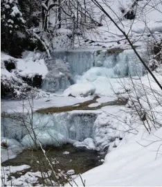  ?? Archivfoto: Judith Roderfeld ?? Malerisch schön erscheint die Schleifmüh­lklamm in Unterammer­gau bei Schnee und Eis.