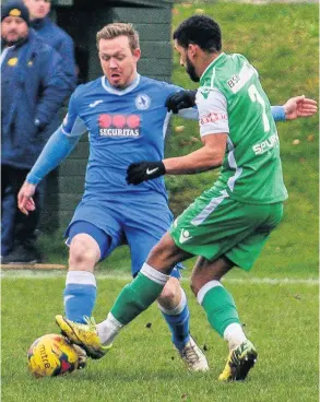  ?? PICTURES: Artur Lesniak ?? Larkhall gave more than a good account of themselves against a Moneyfield­s side gunning for promotion