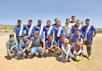  ??  ?? Con una derrota de 4-3 inició torneo de consolació­n el equipo Pueblo Nuevo.