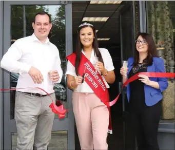  ??  ?? Strawberry Festival Queen, Ciara Byrne, cutting the ribbon with Tadhg D’Arcy and Rachel Scully.